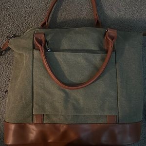 Dark green tote bag with large strap and pockets